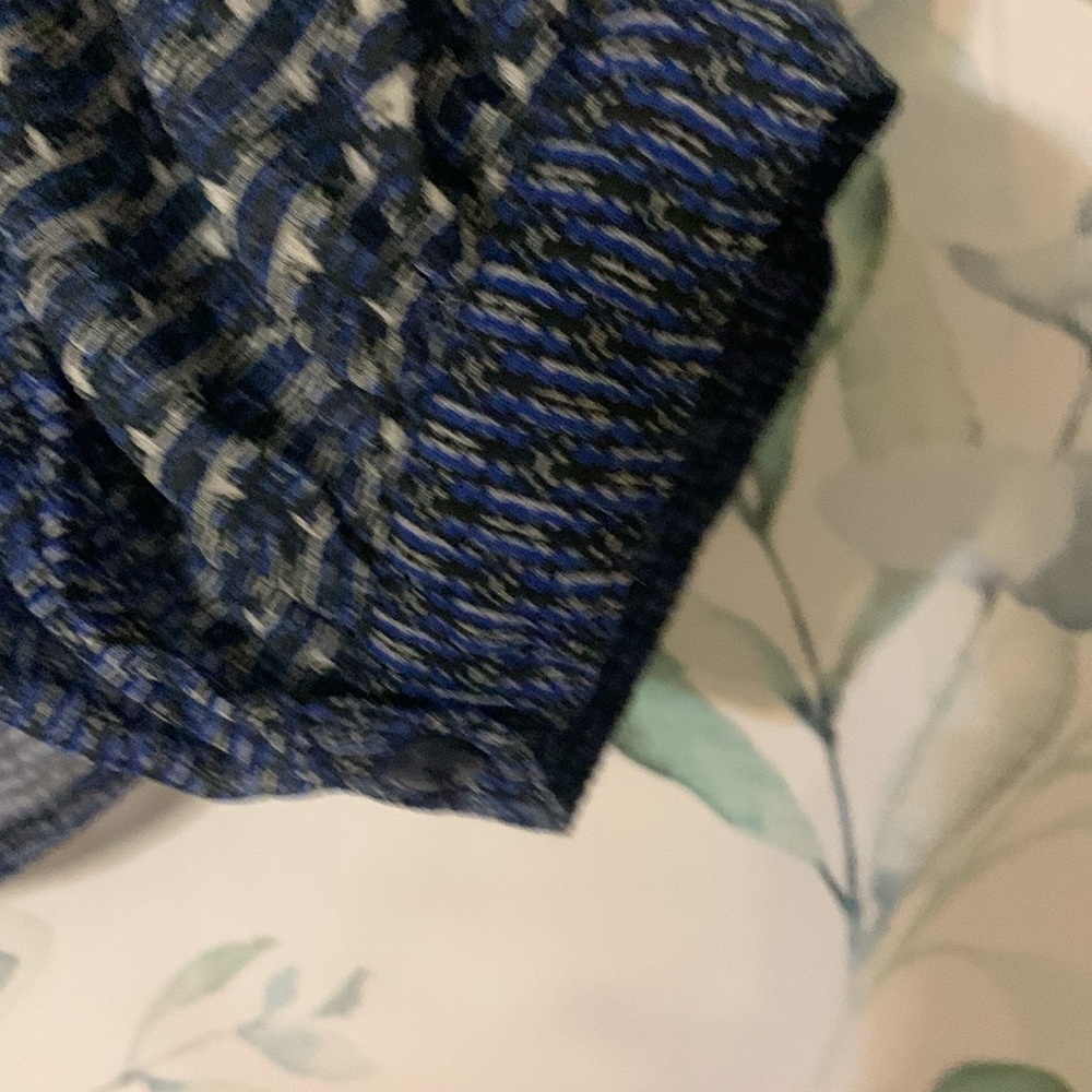 Lucky Brand Los Angeles Ca made in India light and airy top - Picture 5 of 6